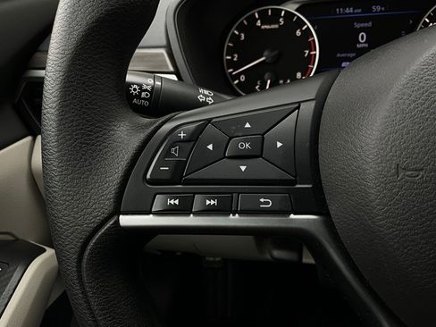 Used 2025 Nissan Altima 2.5 SV image 32