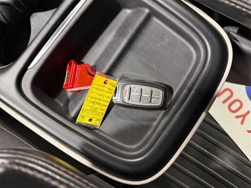 Used 2018 Chrysler Pacifica Touring Plus image 32