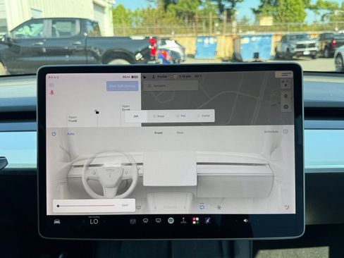 Used 2022 Tesla Model Y Long Range AWD/4WD image 17