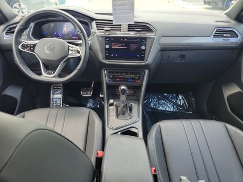 Certified 2023 Volkswagen Tiguan SE R-Line FWD image 12