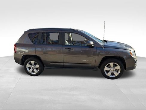 Used 2016 Jeep Compass Latitude image 9