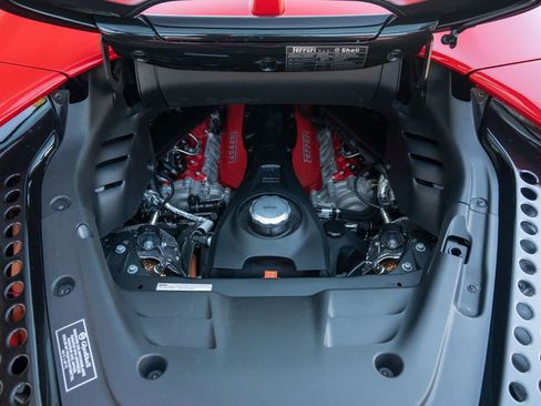 Used 2024 Ferrari SF90 Spider image 23