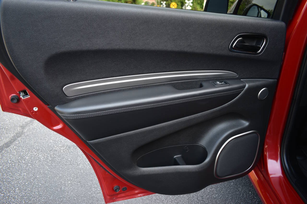 Used 2019 Dodge Durango R/T w/ Technology Group AWD/4WD image 17