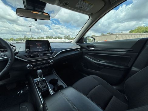 Used 2025 Nissan Altima 2.5 SV FWD image 35