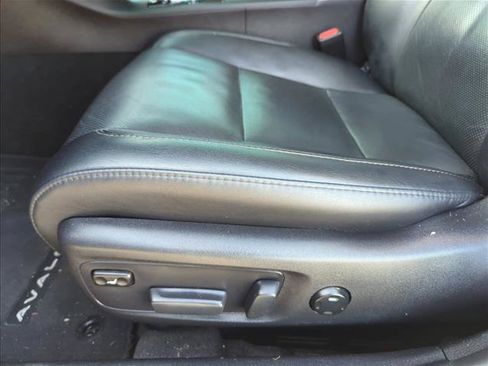 Used 2016 Toyota Avalon Limited FWD image 11