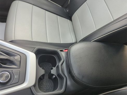 Used 2020 Toyota RAV4 XLE w/ Convenience Package image 27