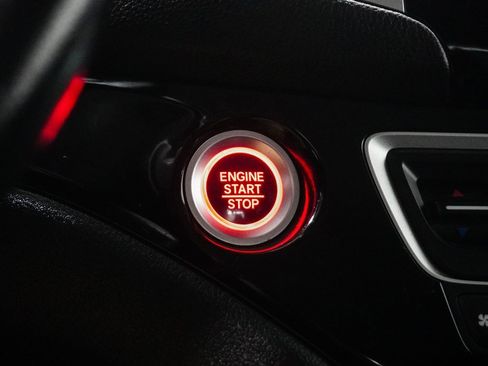 Used 2016 Honda Pilot Touring image 25