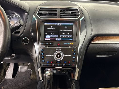 Used 2016 Ford Explorer Platinum AWD/4WD image 29