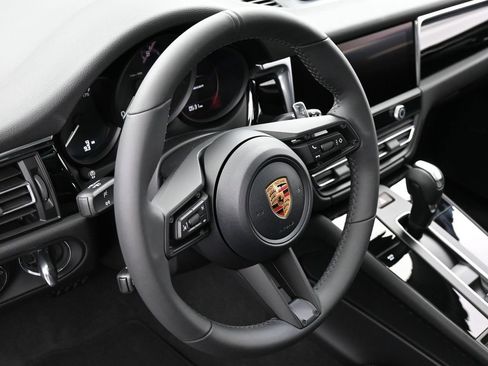 Certified 2026 Porsche Macan AWD/4WD image 16