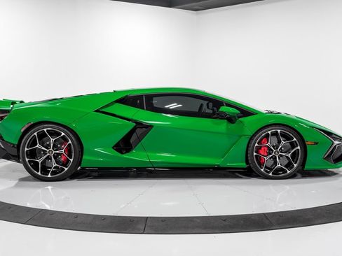 Used 2024 Lamborghini Revuelto image 2