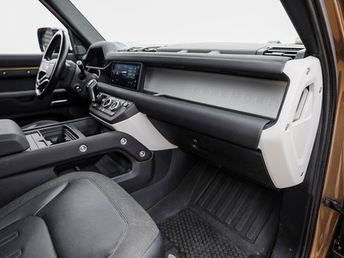 Used 2020 Land Rover Defender 110 SE image 29