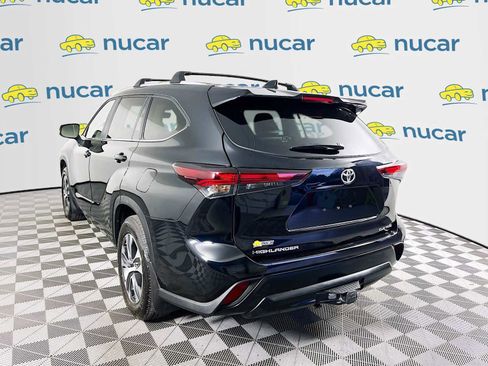 Used 2024 Toyota Highlander XLE image 5