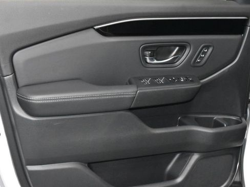 Used 2025 Honda Pilot EX-L image 4