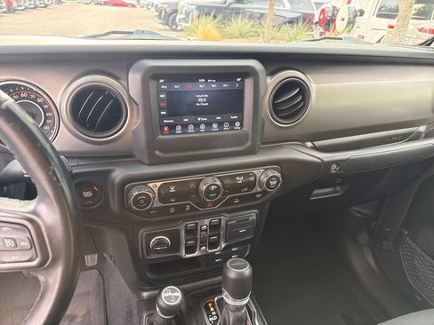 Used 2021 Jeep Gladiator Sport AWD/4WD image 26