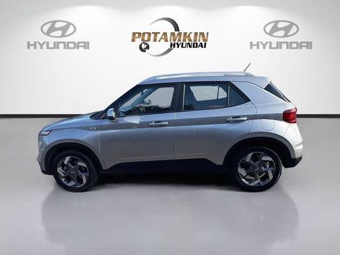 Used 2024 Hyundai Venue SEL FWD image 8