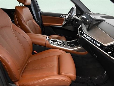 Used 2024 BMW X7 M60i w/ Executive Package image 21