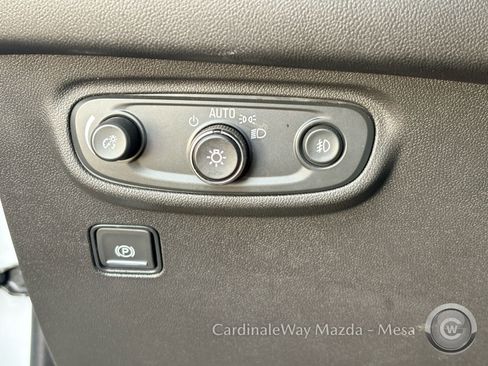 Used 2024 GMC Terrain SLT image 21