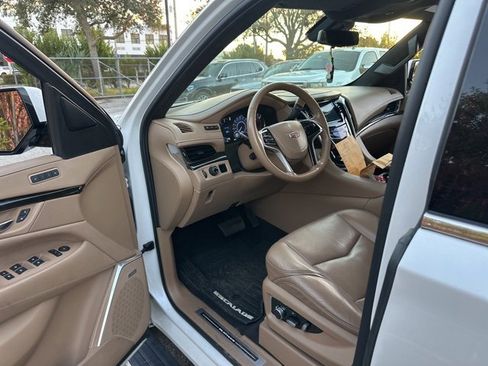 Used 2020 Cadillac Escalade ESV Platinum image 18