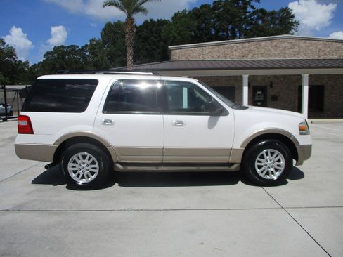 Used 2013 Ford Expedition XLT RWD image 18