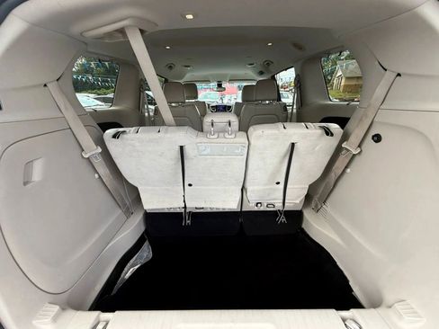 Used 2017 Chrysler Pacifica Touring-L w/ Tire & Wheel Group image 11