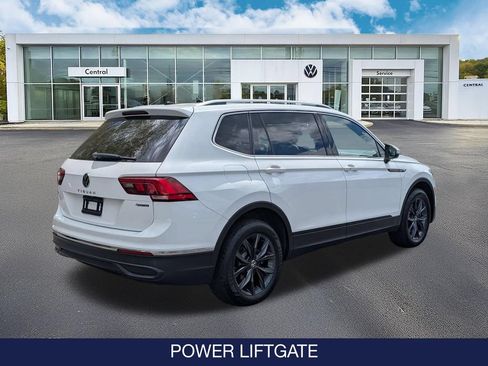Certified 2022 Volkswagen Tiguan SE w/ Panoramic Sunroof Package AWD/4WD image 8