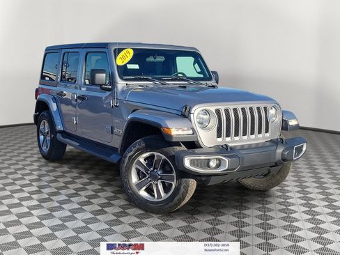 Used 2019 Jeep Wrangler Unlimited Sahara w/ Dual Top Group AWD/4WD image 1