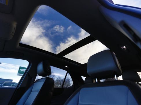 Used 2021 Chevrolet Equinox Premier FWD image 13