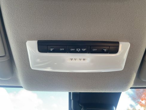 New 2025 Nissan Versa SR w/ Trunk Package image 21