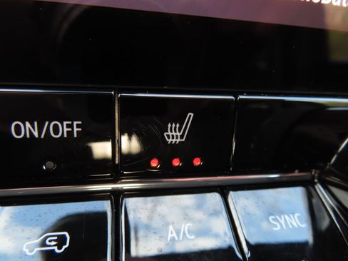 Used 2023 Chevrolet Colorado LT w/ LT Convenience Package II image 7