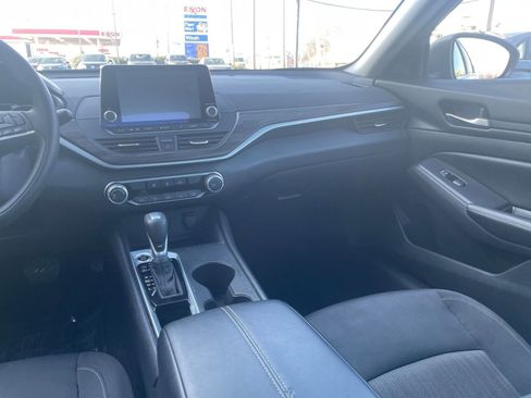 Used 2025 Nissan Altima 2.5 SV image 34