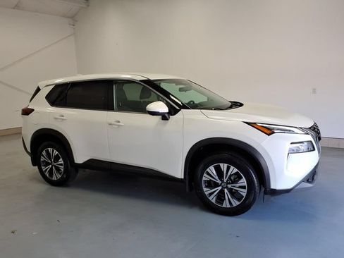 Used 2021 Nissan Rogue SV FWD image 2