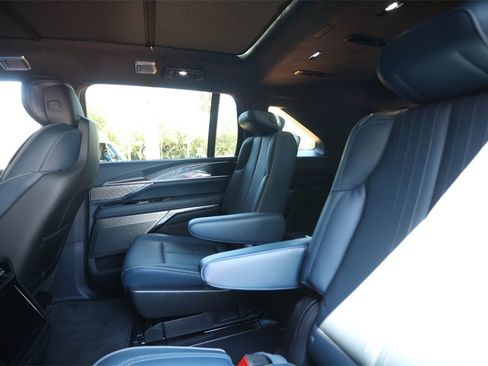 Used 2025 Cadillac Escalade IQ Sport 2 w/ LPO, ONYX Package image 39