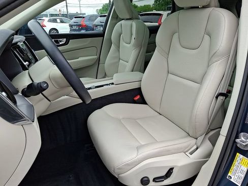 Certified 2023 Volvo XC60 B5 Core w/ Climate Package AWD/4WD image 15