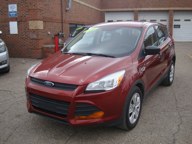 Used 2015 Ford Escape S FWD image 1