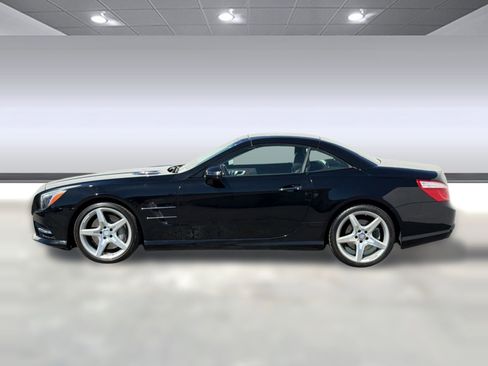 Used 2013 Mercedes-Benz SL 550 w/ Premium Pkg image 2