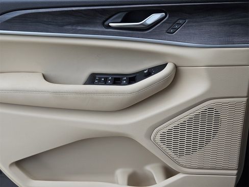 New 2025 Jeep Grand Cherokee L Limited image 23