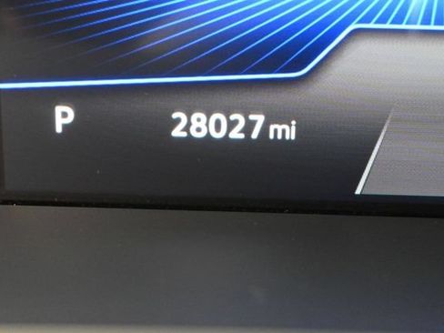 Used 2023 Volkswagen Tiguan SE w/ Panoramic Sunroof Package FWD image 19