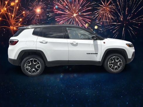 Used 2025 Jeep Compass Trailhawk AWD/4WD image 34