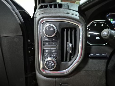 Used 2023 GMC Sierra 3500 Denali w/ Denali Ultimate Package AWD/4WD image 18