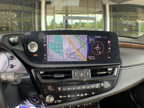 Certified 2022 Lexus ES 300h Ultra Luxury w/ Accessory Package 2 FWD image 18