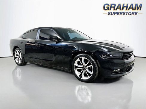 Used 2017 Dodge Charger SXT w/ Premium Group image 1