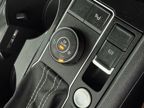 Used 2023 Volkswagen Atlas SEL R-Line image 33