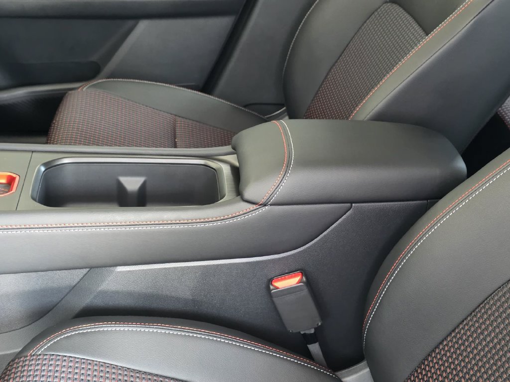 New 2025 Nissan Kicks SR FWD image 9