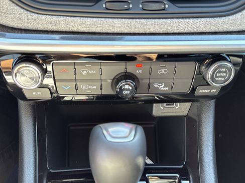 New 2026 Jeep Compass Latitude image 19