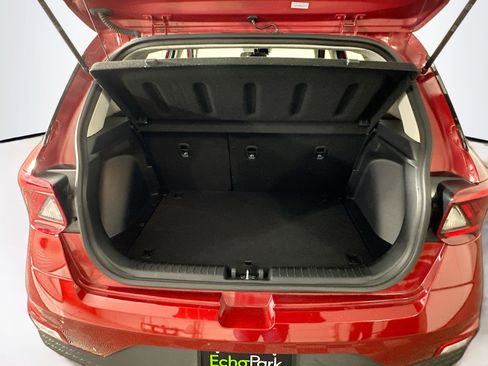 Used 2025 Hyundai Venue SEL image 28