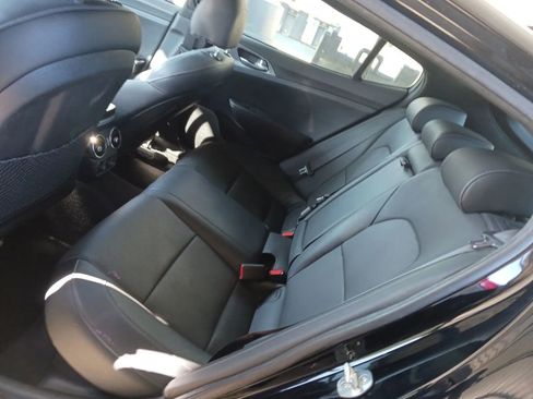 Used 2022 Kia Stinger GT1 image 5