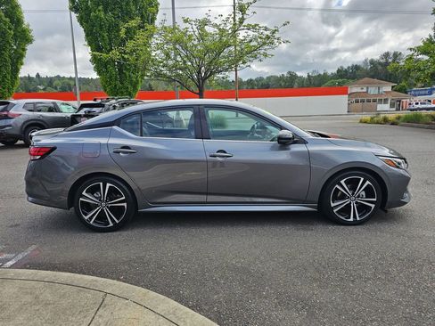 Used 2023 Nissan Sentra SR w/ SR Premium Package FWD image 4