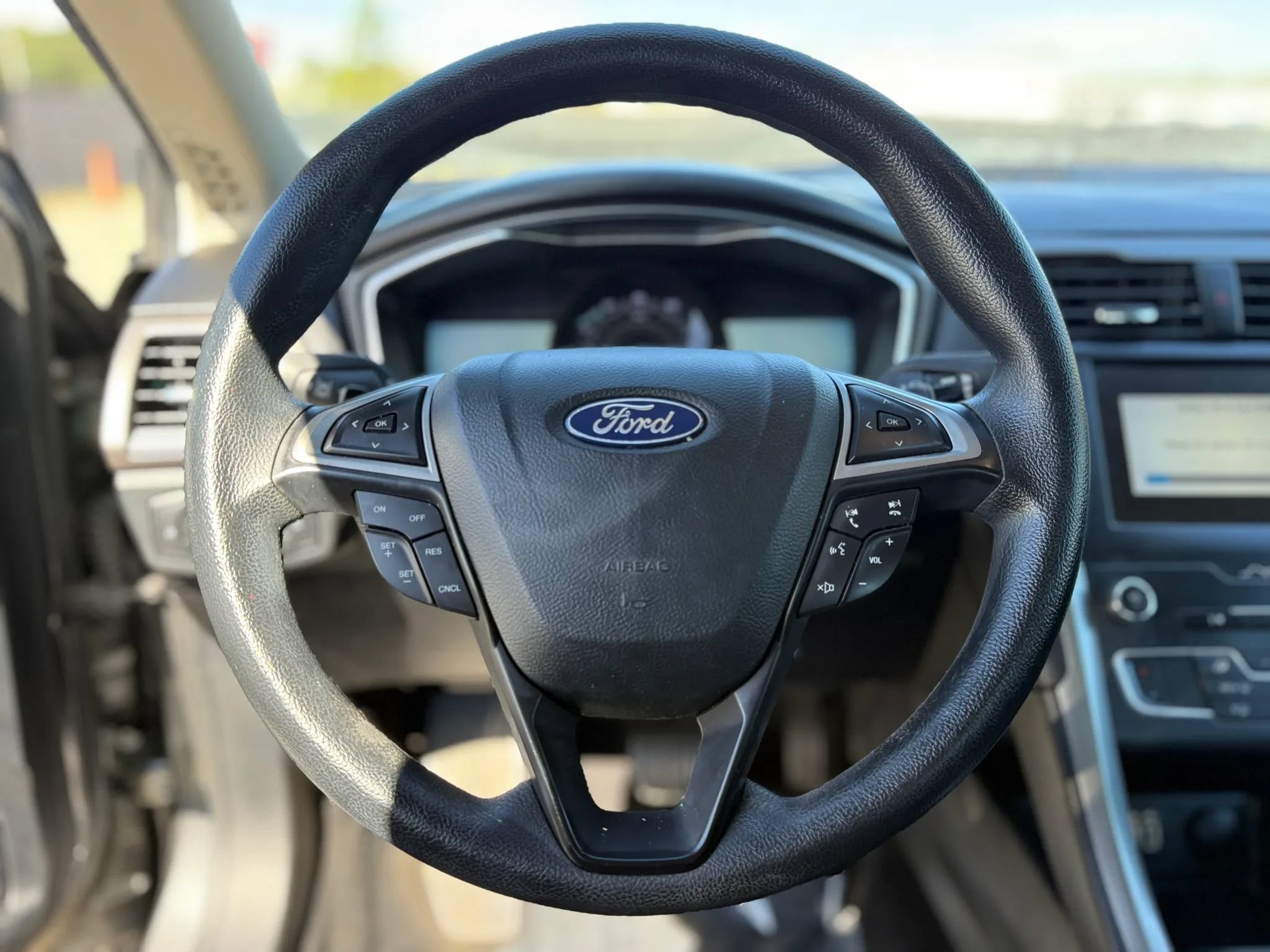 Used 2019 Ford Fusion SE FWD image 24