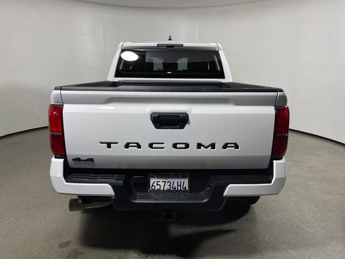 Certified 2025 Toyota Tacoma TRD Off-Road AWD/4WD image 4