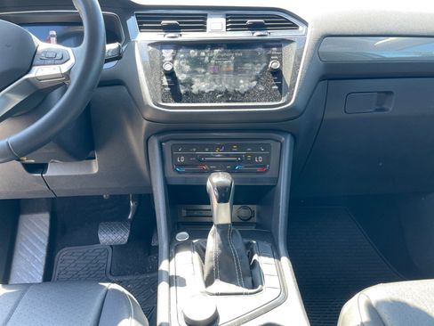 Used 2022 Volkswagen Tiguan SE AWD/4WD image 13